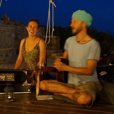 sky and mo kirtan yoga rocks