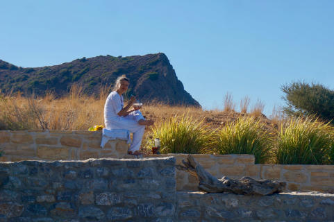 Gundi having a peaceful breakfast at Yoga Rocks