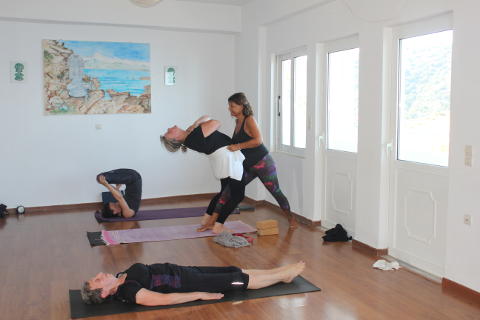 Drop backs in self practice at Yoga Rocks