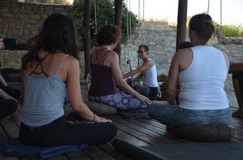 Waking up the breath chanting to the harmonium